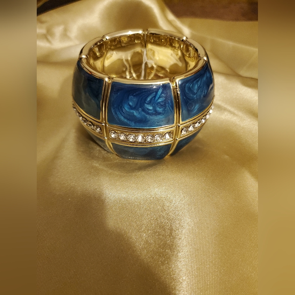 Women turquoise bling big and chunky bracelet